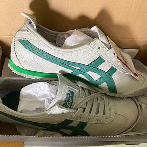 Onitsuka Tiger MEXICO 66 in Glacier Grey/Edible Moss (womens size 7)